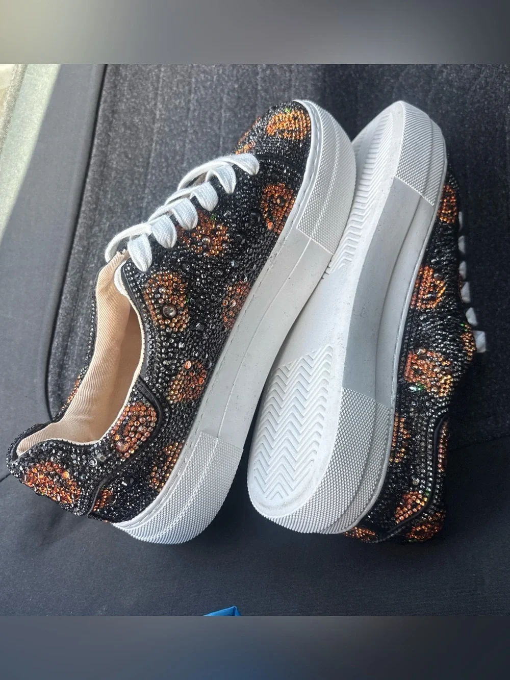 NEW Betsey Johnson Womens Size 6.5 Sidny Halloween Rhinestone Pumpkin Sneakers